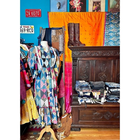 Like this Listing to Bookmark My Closet! - Picture 3 of 8